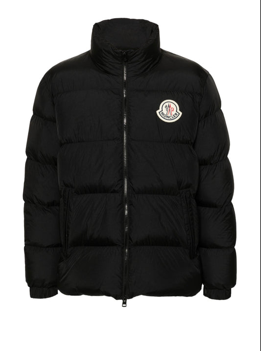 MONCLER UOMO NERO OPACO LOGO PETTO